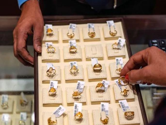 In eight days, gold fell by 5000 rs, silver by 11 thousand rupees after Budget 2024, Know gold rate today | आठ दिवसांत सोने ५, चांदी ११ हजारांनी गडगडली