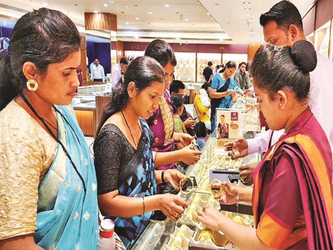 Crores spends to Gudipadwaya market; Booking of thousand houses, sale of 500 cars, 2000 bikes | गुढीपाडव्याला बाजारपेठेत कोटींचे उड्डाणे; हजार घरांचे बुकिंग, ५०० कार, २००० दुचाकींची विक्री Crores spends to Gudipadwaya market; Booking of thousand houses, sale of 500 cars, 2000 bikes | गुढीपाडव्याला बाजारपेठेत कोटींचे उड्डाणे; हजार घरांचे बुकिंग, ५०० कार, २००० दुचाकींची विक्री