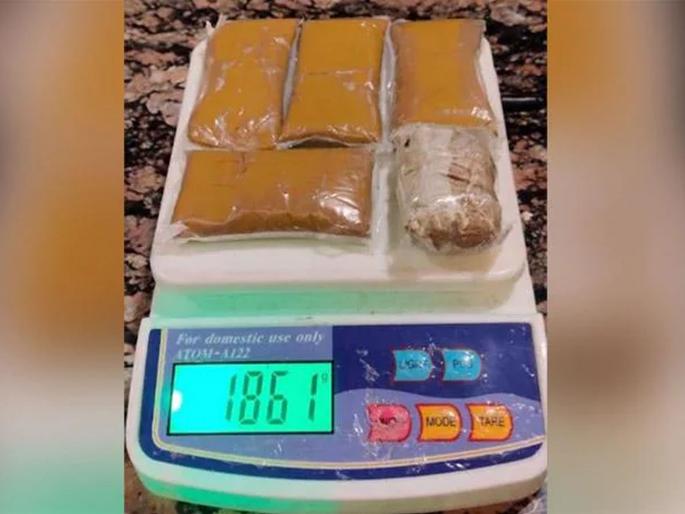 2.9 kilo Gold seized from Mumbai airport 2 arrested | मुंबई विमानतळावर दोन वेगवेगळ्या कारवायांत २.९ किलो सोने जप्त 2.9 kilo Gold seized from Mumbai airport 2 arrested | मुंबई विमानतळावर दोन वेगवेगळ्या कारवायांत २.९ किलो सोने जप्त