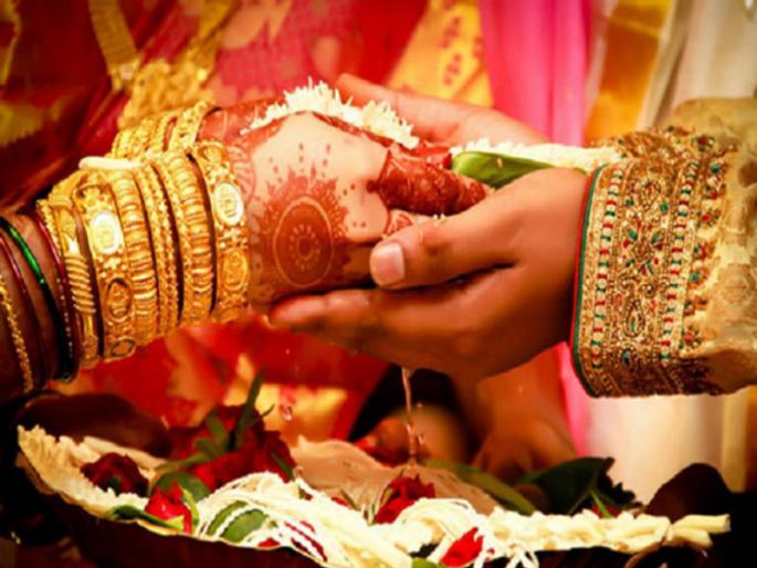 Gold stopped the marriage ceremony; The marriage on waiting mode | सोन्यानं वरातीचं घोडं अडलं; अनेकांचं ठरलेलं लगीन लांबलं  Gold stopped the marriage ceremony; The marriage on waiting mode | सोन्यानं वरातीचं घोडं अडलं; अनेकांचं ठरलेलं लगीन लांबलं