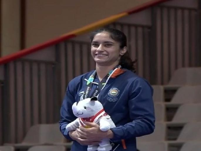 Asian Games 2018: How did Vinesh phogat gold medal ... see this exclusive video | Asian Games 2018: विनेशने कसा लिहिला सुवर्णाध्याय... पाहा हा खास व्हिडीओ Asian Games 2018: How did Vinesh phogat gold medal ... see this exclusive video | Asian Games 2018: विनेशने कसा लिहिला सुवर्णाध्याय... पाहा हा खास व्हिडीओ