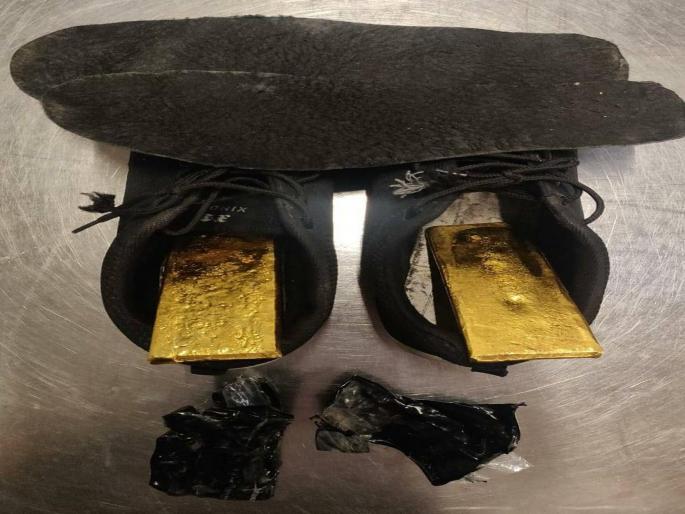 2kg gold found in Afghan man's boots; custom officer arrested man | बाप रे... अफगानी माणसाच्या बुटांमध्ये सापडलं 2 किलो सोनं 2kg gold found in Afghan man's boots; custom officer arrested man | बाप रे... अफगानी माणसाच्या बुटांमध्ये सापडलं 2 किलो सोनं