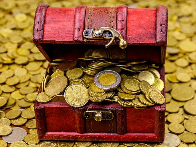 11 days introduction, temptation to buy gold coins and lime for nine lakhs | ११ दिवसांची ओळख, सोन्याची नाणी खरेदीचा मोह अन् नऊ लाखांना चुना 11 days introduction, temptation to buy gold coins and lime for nine lakhs | ११ दिवसांची ओळख, सोन्याची नाणी खरेदीचा मोह अन् नऊ लाखांना चुना