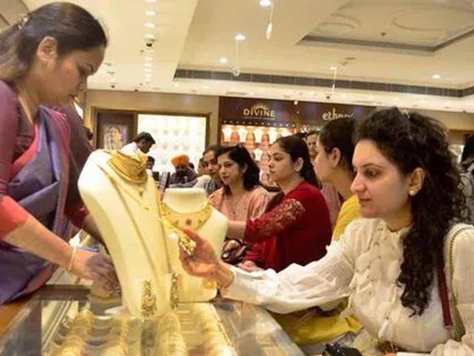 MCX gold price hit but gold and silver prices increased in the bullion market if you are going to buy,check the latest rates 27 October 2025 | MCX वर आपटले होते, पण सराफा बाजारात सोन्या-चांदीचे दर वाढले, खरेदी करणार असाल तर पाहा लेटेस्ट रेट MCX gold price hit but gold and silver prices increased in the bullion market if you are going to buy,check the latest rates 27 October 2025 | MCX वर आपटले होते, पण सराफा बाजारात सोन्या-चांदीचे दर वाढले, खरेदी करणार असाल तर पाहा लेटेस्ट रेट