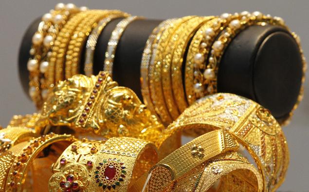 Gold recovers to new highs, Rs | सोन्याची पुन्हा नवी उच्चांकी, ३८,६०० रुपयांवर भाव Gold recovers to new highs, Rs | सोन्याची पुन्हा नवी उच्चांकी, ३८,६०० रुपयांवर भाव
