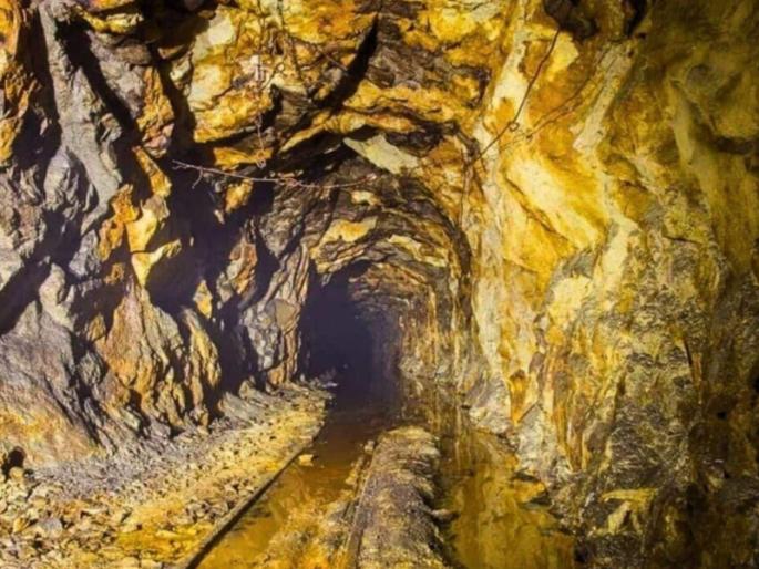 For the third time in a year! A gold mine of 1000 tons has been discovered in India's neighboring country, which country is it? | एका वर्षात तिसरी वेळ! भारताच्या शेजारी देशात सापडली तब्बल १००० टन सोन्याची खाण, कोणता आहे देश? For the third time in a year! A gold mine of 1000 tons has been discovered in India's neighboring country, which country is it? | एका वर्षात तिसरी वेळ! भारताच्या शेजारी देशात सापडली तब्बल १००० टन सोन्याची खाण, कोणता आहे देश?