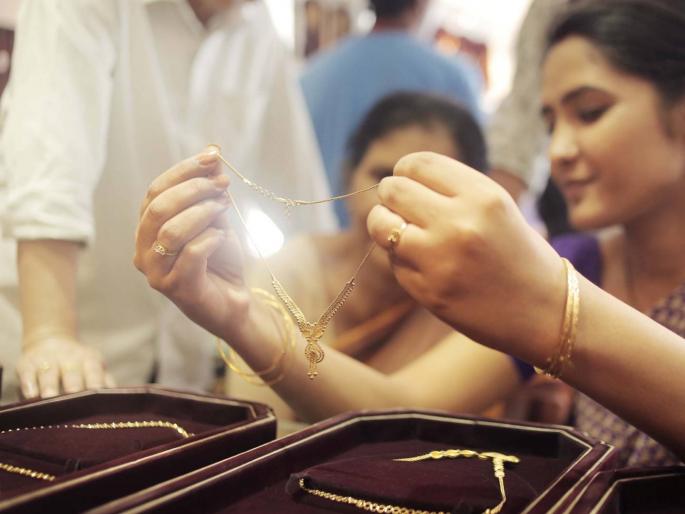 Gold in Nagpur is Rs 1,01,970 including GST It has increased by Rs 3,200 in two days | नागपुरात सोने जीएसटीसह १,०१,९७० रुपये! दोन दिवसात ३,२०० रुपयांनी वाढले Gold in Nagpur is Rs 1,01,970 including GST It has increased by Rs 3,200 in two days | नागपुरात सोने जीएसटीसह १,०१,९७० रुपये! दोन दिवसात ३,२०० रुपयांनी वाढले