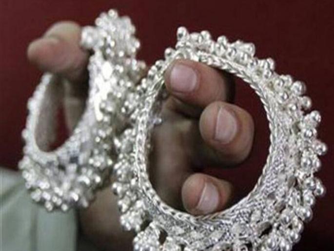 Silver price hits Rs 1lakh 80 thausands up by Rs 11000 in a day | चांदीचा भाव १.८० लाखावर, एका दिवसात ११ हजारांची वाढ Silver price hits Rs 1lakh 80 thausands up by Rs 11000 in a day | चांदीचा भाव १.८० लाखावर, एका दिवसात ११ हजारांची वाढ