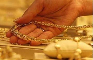 Gold prices rose, purchases dropped, investment levels plummeted | सोन्याचे दर वाढले, खरेदी घसरली, गुंतवणुकीचे प्रमाण झाले कमी