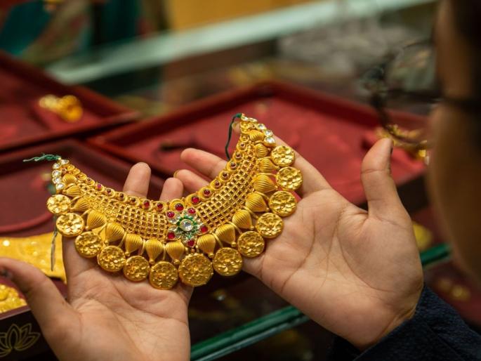 Gold Rate Today: On Saturday, gold price rise by 1 thousand rupees, silver increased by 2 thousand | शनिवारी सोन्याची एक हजाराने उसळी, चांदी २ हजारांनी वाढली