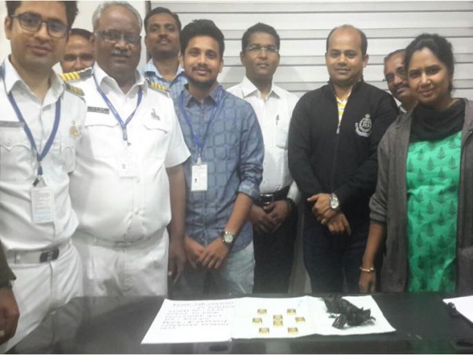 8 gold biscuits found on the plane; seized by customs department | विमानात सापडली ८ सोन्याची बिस्किटे!; सीमा शुल्क विभागाची दक्षता 8 gold biscuits found on the plane; seized by customs department | विमानात सापडली ८ सोन्याची बिस्किटे!; सीमा शुल्क विभागाची दक्षता