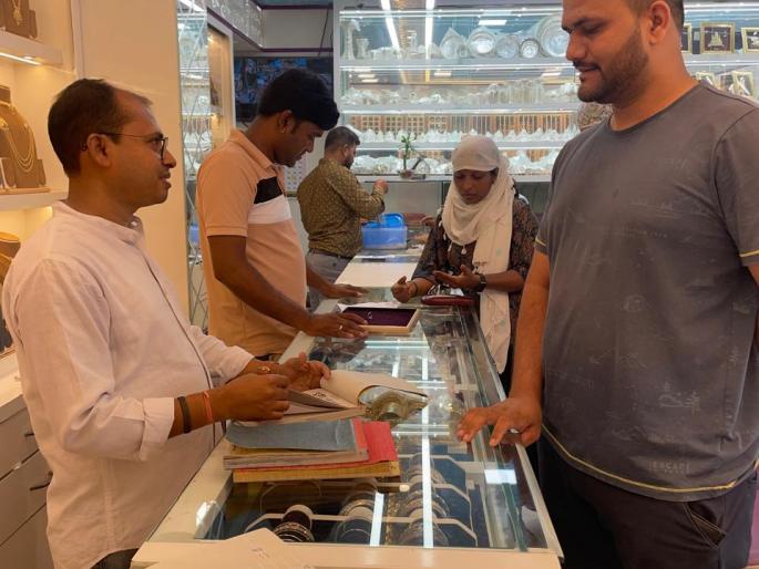 akshaya tritiya shopping slow down | अक्षय तृतीयेच्या खरेदीला मंदीचा क्षय akshaya tritiya shopping slow down | अक्षय तृतीयेच्या खरेदीला मंदीचा क्षय