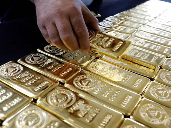 He brought 2 kg of gold from abroad, left it on the plane and got out! You will be shocked to hear what happened next | परदेशातून २ किलो सोनं घेऊन आला, विमानातच सोडून बाहेर पडला! पुढे जे झालं ते ऐकून व्हाल हैराण He brought 2 kg of gold from abroad, left it on the plane and got out! You will be shocked to hear what happened next | परदेशातून २ किलो सोनं घेऊन आला, विमानातच सोडून बाहेर पडला! पुढे जे झालं ते ऐकून व्हाल हैराण