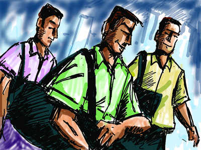Theft of jewelery stolen | रिक्षा बंद पडल्याचे सांगत वृद्धाच्या दागिन्यांची चोरी Theft of jewelery stolen | रिक्षा बंद पडल्याचे सांगत वृद्धाच्या दागिन्यांची चोरी