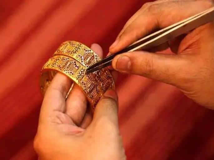 There war broke out, here gold rose; 600 rs increase on Sunday too | तिकडे युद्ध पेटले, इकडे रविवारीही सोने वधारले; खरेदीदार चिंतेत पडले There war broke out, here gold rose; 600 rs increase on Sunday too | तिकडे युद्ध पेटले, इकडे रविवारीही सोने वधारले; खरेदीदार चिंतेत पडले