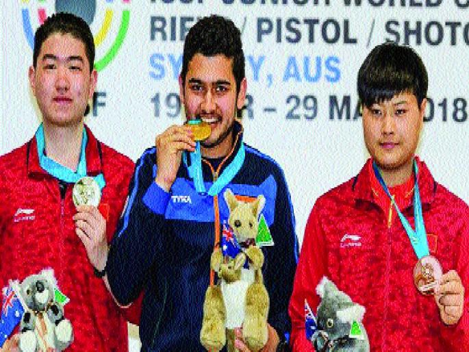 Anish Bhanwal shoots gold | अनीश भानवालचा नेमबाजीत सुवर्णवेध Anish Bhanwal shoots gold | अनीश भानवालचा नेमबाजीत सुवर्णवेध