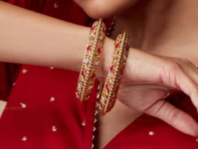Ladies, want to be a talathi? Then add, keep away the Mangalsutra | महिलांनो, तलाठी व्हायचंय? मग जोडवे, मंगळसूत्र काढून ठेवा; प्रशासनाचा विचित्र कारभार