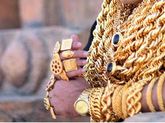 The growing craze to become a ‘Goldman’; Men are also crazy about jewelry! | ‘गोल्डमॅन’ बनण्याची वाढतेय क्रेझ; पुरुषांनाही लागले दागिन्यांचे वेड ! The growing craze to become a ‘Goldman’; Men are also crazy about jewelry! | ‘गोल्डमॅन’ बनण्याची वाढतेय क्रेझ; पुरुषांनाही लागले दागिन्यांचे वेड !