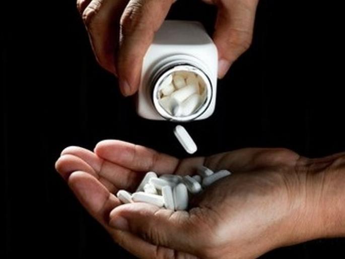 'Dog pill' is popular among drug addicts in Hinganghat | हिंगणघाट शहरात नशेखोरांमध्ये फेमस होतेय 'कुत्ता गोळी' 'Dog pill' is popular among drug addicts in Hinganghat | हिंगणघाट शहरात नशेखोरांमध्ये फेमस होतेय 'कुत्ता गोळी'