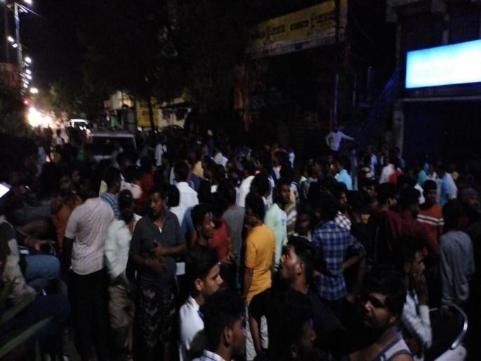 Chandrapur District Central Cooperative Bank Chairman Santosh Singh Rawat shot; narrowly escaped | चंद्रपूर जिल्हा मध्यवर्ती सहकारी बँकेचे अध्यक्ष संतोषसिंह रावत यांच्यावर गोळीबार; थोडक्यात बचावले Chandrapur District Central Cooperative Bank Chairman Santosh Singh Rawat shot; narrowly escaped | चंद्रपूर जिल्हा मध्यवर्ती सहकारी बँकेचे अध्यक्ष संतोषसिंह रावत यांच्यावर गोळीबार; थोडक्यात बचावले