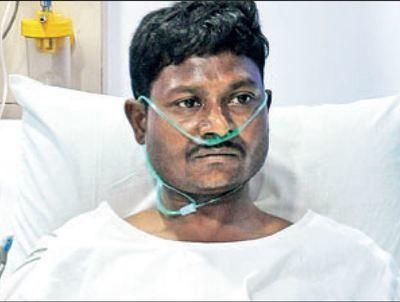 jawan fights 4 armed Maoists bare handed, makes them flee | अद्भुत शौर्य! छातीत खंजीर खुपसल्यानंतरही त्या C-60 कमांडोने माओवाद्यांना सोडले नाही jawan fights 4 armed Maoists bare handed, makes them flee | अद्भुत शौर्य! छातीत खंजीर खुपसल्यानंतरही त्या C-60 कमांडोने माओवाद्यांना सोडले नाही