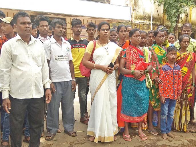 Gondav tribe hits Pali tahsil | गोंदाव आदिवासींची पाली तहसीलवर धडक Gondav tribe hits Pali tahsil | गोंदाव आदिवासींची पाली तहसीलवर धडक