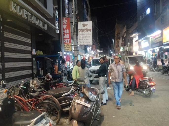 Nagpur police searched Sontu Jain's shop! | नागपूर पोलिसांनी घेतली सोंटू जैनच्या दुकानाची झडती; आठ दहा अधिकाऱ्यांची चमू दाखल Nagpur police searched Sontu Jain's shop! | नागपूर पोलिसांनी घेतली सोंटू जैनच्या दुकानाची झडती; आठ दहा अधिकाऱ्यांची चमू दाखल