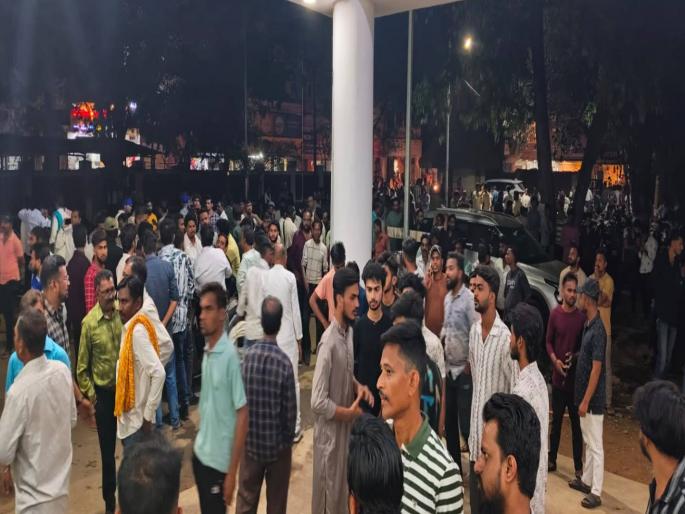 Tension in Gondia due to hurt religious sentiments Citizens reach police station | धार्मिक भावना दुखावल्याने गोंदियात तणाव; नागरिकांनी गाठले पोलिस ठाणे Tension in Gondia due to hurt religious sentiments Citizens reach police station | धार्मिक भावना दुखावल्याने गोंदियात तणाव; नागरिकांनी गाठले पोलिस ठाणे