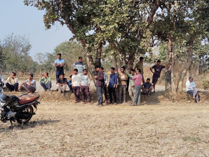 Partially burnt body of woman found near Babai canal in Deuto | देऊटोला बबई कालव्याजवळ आढळला महिलेचा अर्धवट जळलेला मृतदेह Partially burnt body of woman found near Babai canal in Deuto | देऊटोला बबई कालव्याजवळ आढळला महिलेचा अर्धवट जळलेला मृतदेह