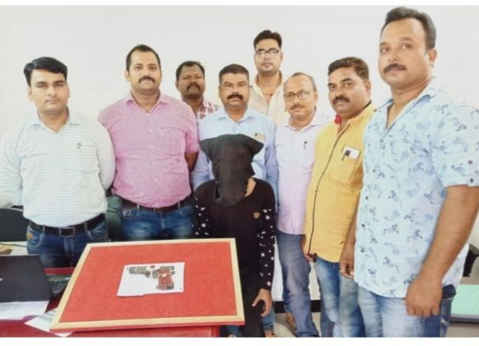 In Nagpur, the notorious accused was arrested along with the country made pistol | नागपुरात कुख्यात आरोपीस देशी कट्ट्यासह अटक