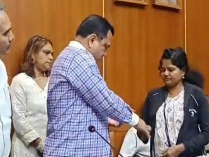 Compensation to families of 33 victims of road accidents | रस्ता अपघातांमध्ये बळी पडलेल्या ३३ जणांच्या कुटुंबांना भरपाई Compensation to families of 33 victims of road accidents | रस्ता अपघातांमध्ये बळी पडलेल्या ३३ जणांच्या कुटुंबांना भरपाई