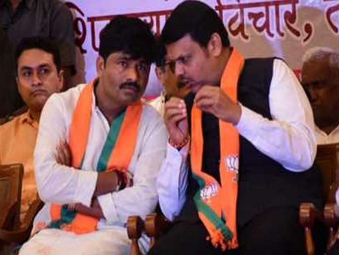 that plaque in mla gopichand padalkar rally and cm devendra fadnavis took serious note | आमदार गोपीचंद पडळकरांच्या सभेत बिष्णोईचा फलक! CM फडणवीसांनी घेतली गंभीर दखल that plaque in mla gopichand padalkar rally and cm devendra fadnavis took serious note | आमदार गोपीचंद पडळकरांच्या सभेत बिष्णोईचा फलक! CM फडणवीसांनी घेतली गंभीर दखल
