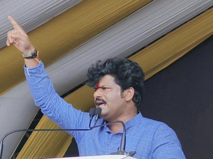 Padalkar announced Goback We did not throw slippers the new stance of Maratha reservation protesters | पडळकर गोबॅक घोषणा दिल्या; आम्ही चप्पलफेक केली नाही, मराठा आरक्षण आंदोलकांचा नवा पवित्रा Padalkar announced Goback We did not throw slippers the new stance of Maratha reservation protesters | पडळकर गोबॅक घोषणा दिल्या; आम्ही चप्पलफेक केली नाही, मराठा आरक्षण आंदोलकांचा नवा पवित्रा