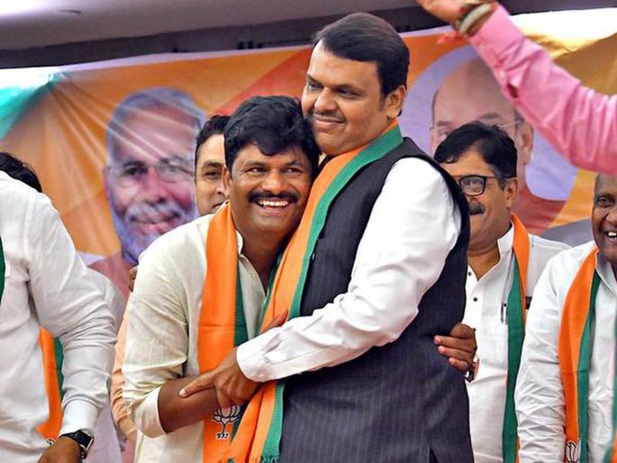 those who rejoiced in that betrayal were kicked out of politics by the people; Padalkar's target | "...'त्या' विश्वासघातात जे आनंदात होते, त्यांना जनतेने राजकारणातून बाहेर काढलं"; पडळकर यांचा हल्लाबोल those who rejoiced in that betrayal were kicked out of politics by the people; Padalkar's target | "...'त्या' विश्वासघातात जे आनंदात होते, त्यांना जनतेने राजकारणातून बाहेर काढलं"; पडळकर यांचा हल्लाबोल