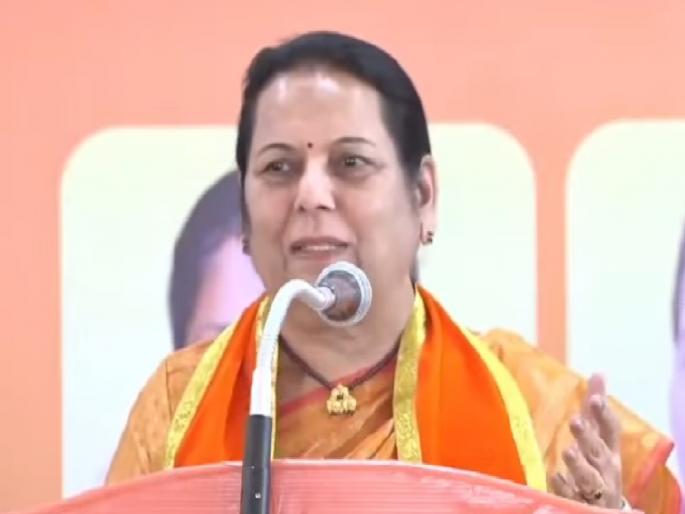 Will give Rs 2100 to Ladki Bahini Yojana Legislative Council Deputy Chairman Neelam Gorhe assured | लाडक्या बहिणींना २१०० रुपये देणार, निलम गोऱ्हे यांनी दिले आश्वासन Will give Rs 2100 to Ladki Bahini Yojana Legislative Council Deputy Chairman Neelam Gorhe assured | लाडक्या बहिणींना २१०० रुपये देणार, निलम गोऱ्हे यांनी दिले आश्वासन