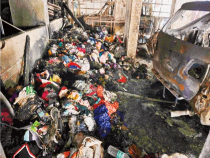 A bundle of rags caused the Goregaon fire | गोरेगावच्या आगीला चिंध्यांची गाठोडी कारणीभूत A bundle of rags caused the Goregaon fire | गोरेगावच्या आगीला चिंध्यांची गाठोडी कारणीभूत