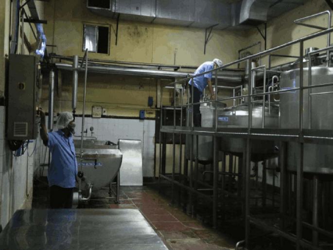 Ammonia gas was taken from Mahanand Dairy located in Goregaon | मुंबईत मोठा अनर्थ टळला! ३ हजार किलोच्या टाकीतून झाली अमोनियाची गळती, यंत्रणांमुळे वाचला अनेकांचा जीव