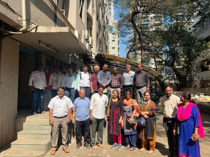 bank set up in goregaon municipal market space | गोरेगावच्या पालिकेच्या मंडईच्या जागेत थाटली बँक bank set up in goregaon municipal market space | गोरेगावच्या पालिकेच्या मंडईच्या जागेत थाटली बँक