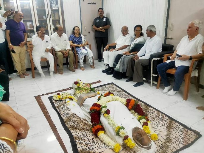 Nashik: Sharad Pawar, Supriya Sule, Chhagan Bhujbal took Dr. Md. S. Last darshan of Gosavi | Nashik: शरद पवार, सुप्रिया सुळे, छगन भुजबळ यांनी घेतले डॉ. मो. स. गोसावी यांचे अंत्यदर्शन Nashik: Sharad Pawar, Supriya Sule, Chhagan Bhujbal took Dr. Md. S. Last darshan of Gosavi | Nashik: शरद पवार, सुप्रिया सुळे, छगन भुजबळ यांनी घेतले डॉ. मो. स. गोसावी यांचे अंत्यदर्शन