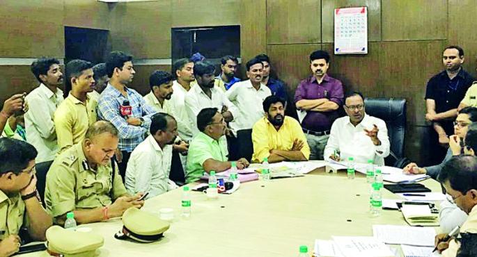 Committee decision within 15 days: Gosekhurd project affected people withdrawn movement | १५ दिवसात समितीचा निर्णय : गोसेखुर्द प्रकल्पग्रस्तांचे आंदोलन मागे Committee decision within 15 days: Gosekhurd project affected people withdrawn movement | १५ दिवसात समितीचा निर्णय : गोसेखुर्द प्रकल्पग्रस्तांचे आंदोलन मागे