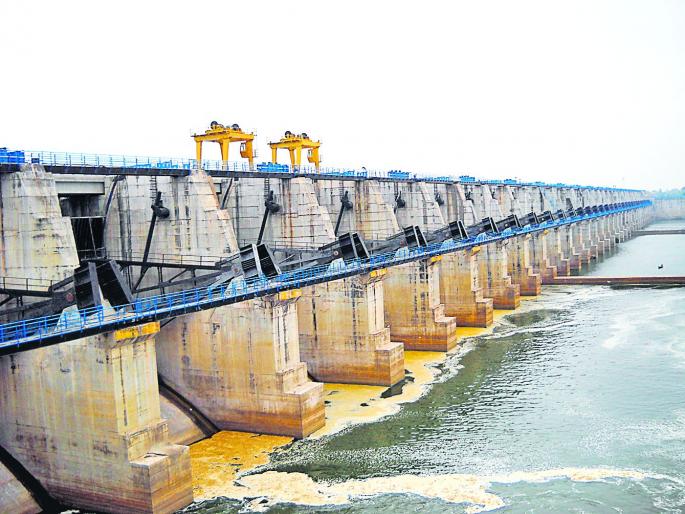 Seven irrigation projects with Gosekhurd completed in next three years | गोसेखुर्दसह सात सिंचन प्रकल्प येत्या तीन वर्षात पूर्ण Seven irrigation projects with Gosekhurd completed in next three years | गोसेखुर्दसह सात सिंचन प्रकल्प येत्या तीन वर्षात पूर्ण