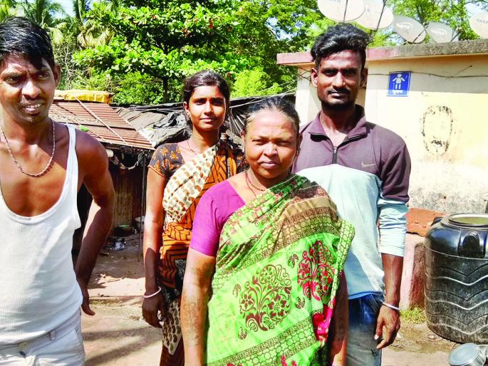 The whole world is lit up and the lights in the slums are dimmed | सगळं जग प्रकाशलेलं अन् झोपडपट्टीतील दिवे मंदावलेलेच The whole world is lit up and the lights in the slums are dimmed | सगळं जग प्रकाशलेलं अन् झोपडपट्टीतील दिवे मंदावलेलेच