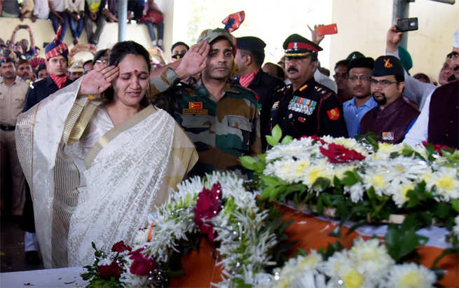 Shaheed Major completed his dream dream wife: Gauri Mahadiyak, will be soon recruited to the army | शहीद मेजरचे अधुरे स्वप्न पत्नी करणार पूर्ण : गौरी महाडीक, लवकरच सैन्यात होणार भरती Shaheed Major completed his dream dream wife: Gauri Mahadiyak, will be soon recruited to the army | शहीद मेजरचे अधुरे स्वप्न पत्नी करणार पूर्ण : गौरी महाडीक, लवकरच सैन्यात होणार भरती