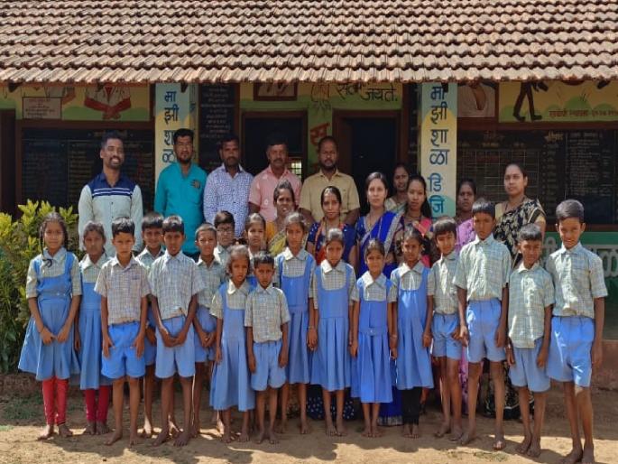 Government employees strike, Zilla Parishad schools in Wagde village of Sindhudurg district have been opened in order to avoid educational loss of students | Government employees strike: शिक्षक संपावर असतानाही सिंधुदुर्गातील वागदेवासीयांनी सुरू केल्या शाळा! Government employees strike, Zilla Parishad schools in Wagde village of Sindhudurg district have been opened in order to avoid educational loss of students | Government employees strike: शिक्षक संपावर असतानाही सिंधुदुर्गातील वागदेवासीयांनी सुरू केल्या शाळा!