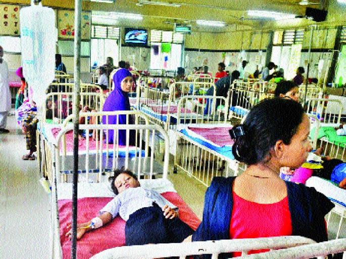 Govinda municipal school poisoning students? | गोवंडी पालिका शाळेत विद्यार्थ्यांना विषबाधा? Govinda municipal school poisoning students? | गोवंडी पालिका शाळेत विद्यार्थ्यांना विषबाधा?