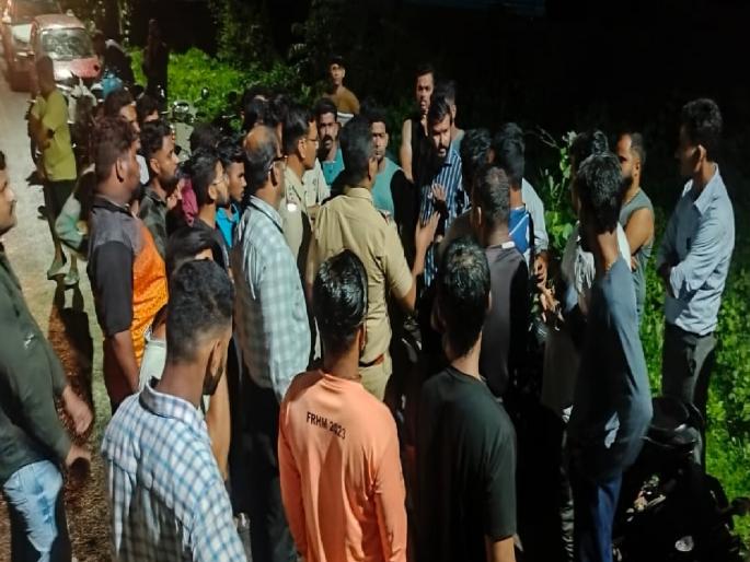 citizens are aggressive over cattle killing In Ratnagiri | रत्नागिरीत गोवंशीय हत्येवरून नागरिक आक्रमक, जमावाला शांत करण्यासाठी पाेलिसांची जादा कुमक मागवली citizens are aggressive over cattle killing In Ratnagiri | रत्नागिरीत गोवंशीय हत्येवरून नागरिक आक्रमक, जमावाला शांत करण्यासाठी पाेलिसांची जादा कुमक मागवली