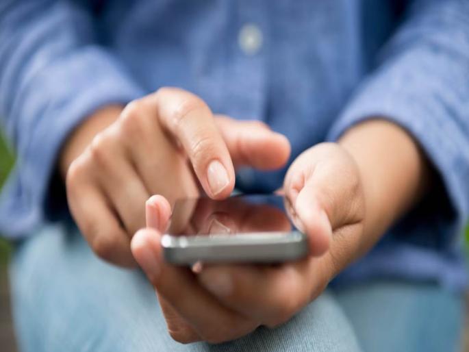 Central government will give 1 lakh mobile to officials; Personal use can be done after four years | केंद्र सरकार अधिकाऱ्यांना देणार १ लाखाचा मोबाइल; चार वर्षांनी करता येईल वैयक्तिक वापर Central government will give 1 lakh mobile to officials; Personal use can be done after four years | केंद्र सरकार अधिकाऱ्यांना देणार १ लाखाचा मोबाइल; चार वर्षांनी करता येईल वैयक्तिक वापर