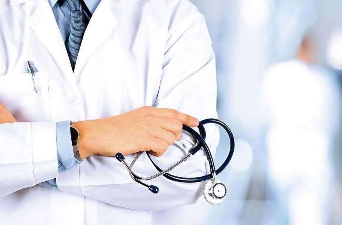 Despite the advertisement, the government Covid hospitals did not get specialist doctors | जाहिरात देऊनही सरकारी कोविड रुग्णालयांना तज्ज्ञ डॉक्टर्स् मिळेना Despite the advertisement, the government Covid hospitals did not get specialist doctors | जाहिरात देऊनही सरकारी कोविड रुग्णालयांना तज्ज्ञ डॉक्टर्स् मिळेना