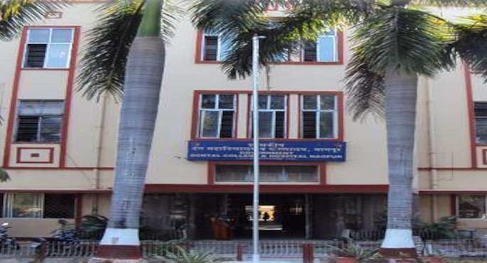 Patient wandering for artificial teeth after 50 years | ५० वर्षांनंतरही कृत्रिम दातासाठी रुग्णांची वणवण Patient wandering for artificial teeth after 50 years | ५० वर्षांनंतरही कृत्रिम दातासाठी रुग्णांची वणवण