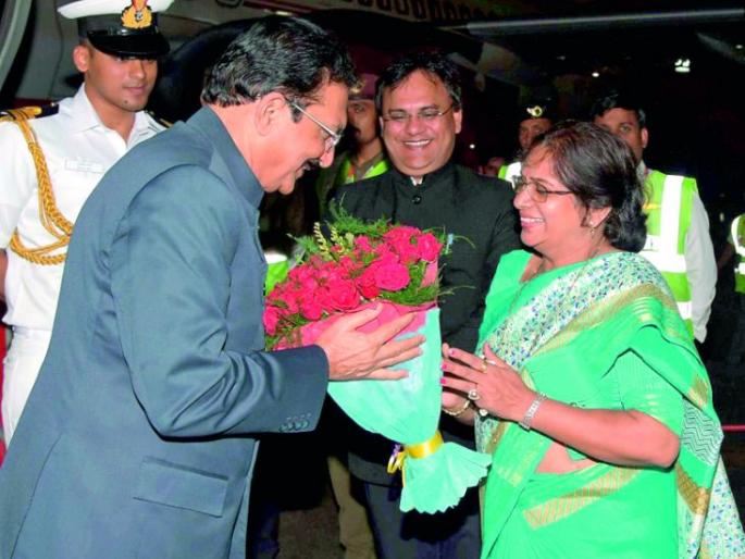 Governor C. Vidyasagar Rao arrives in Nagpur | राज्यपाल चे विद्यासागर राव यांचे नागपुरात आगमन व स्वागत Governor C. Vidyasagar Rao arrives in Nagpur | राज्यपाल चे विद्यासागर राव यांचे नागपुरात आगमन व स्वागत